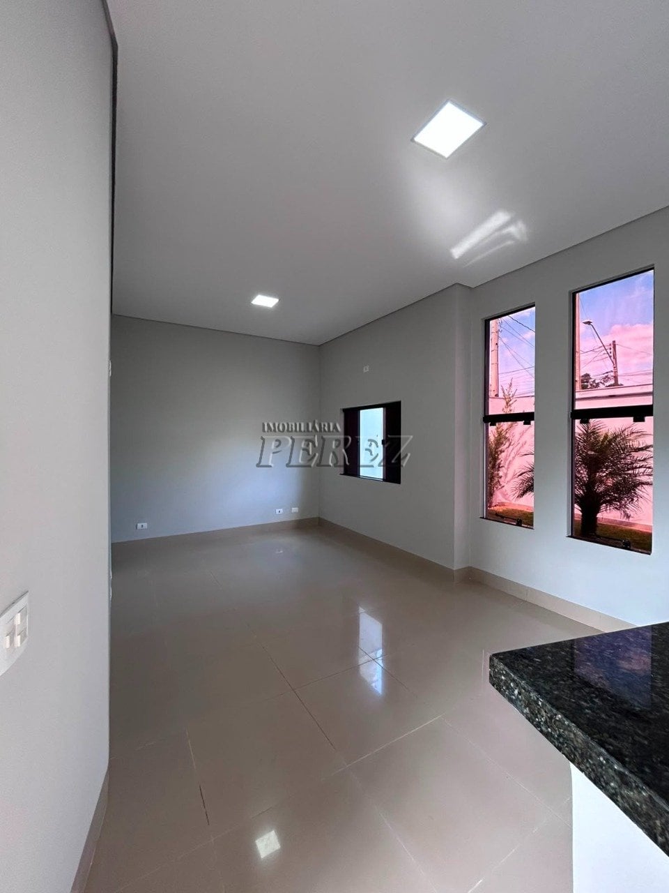 Casa à venda na região oeste de Londrina - Colinas