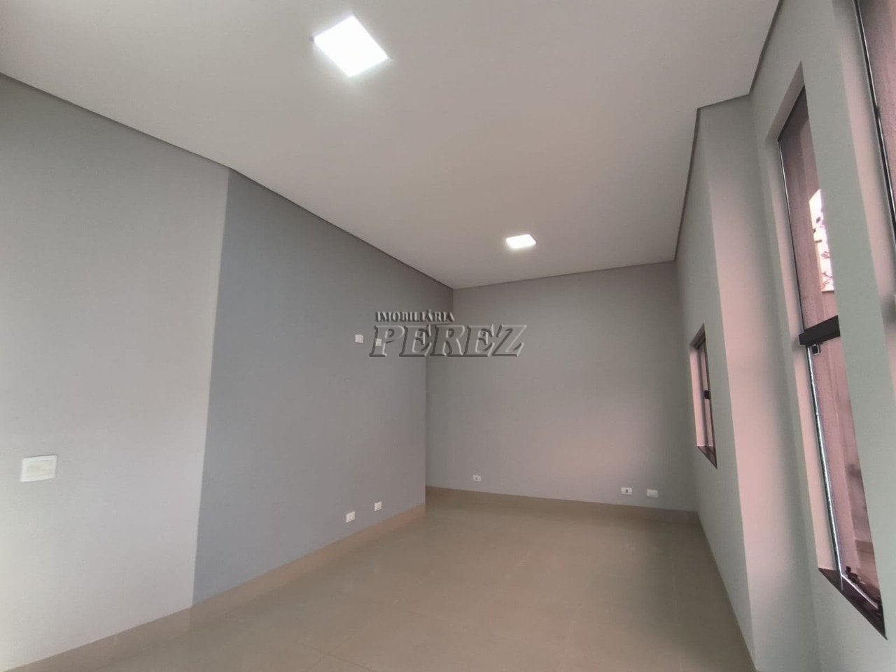 Casa à venda na região oeste de Londrina - Colinas
