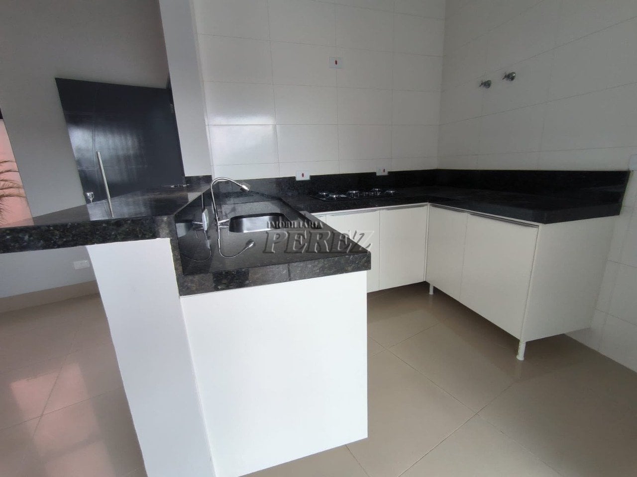 Casa à venda na região oeste de Londrina - Colinas