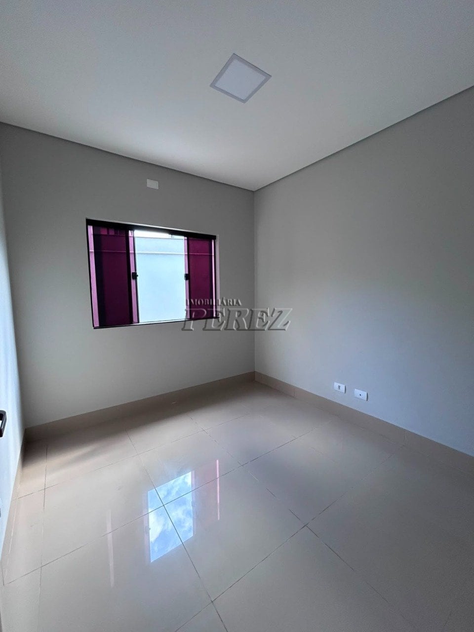 Casa à venda na região oeste de Londrina - Colinas