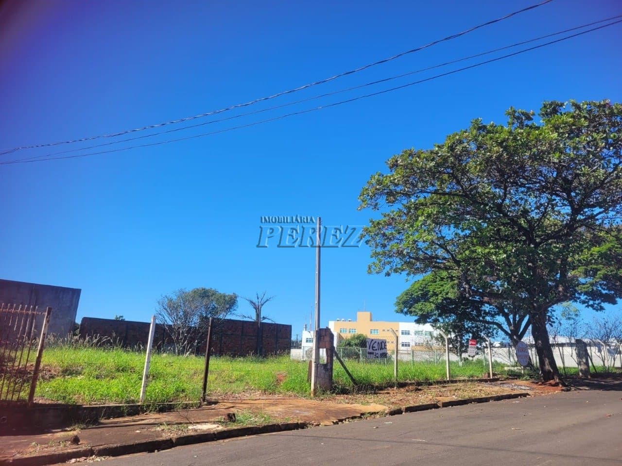 Terreno à venda no Jardim Leonor, região oeste de Londrina