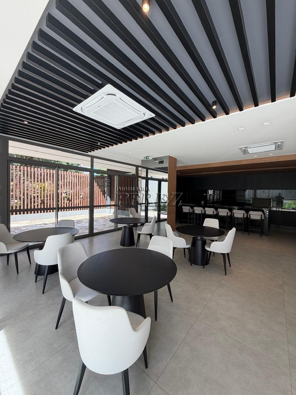Apartamento à venda no Edifício Casa Palhano - Região sul de Londrina