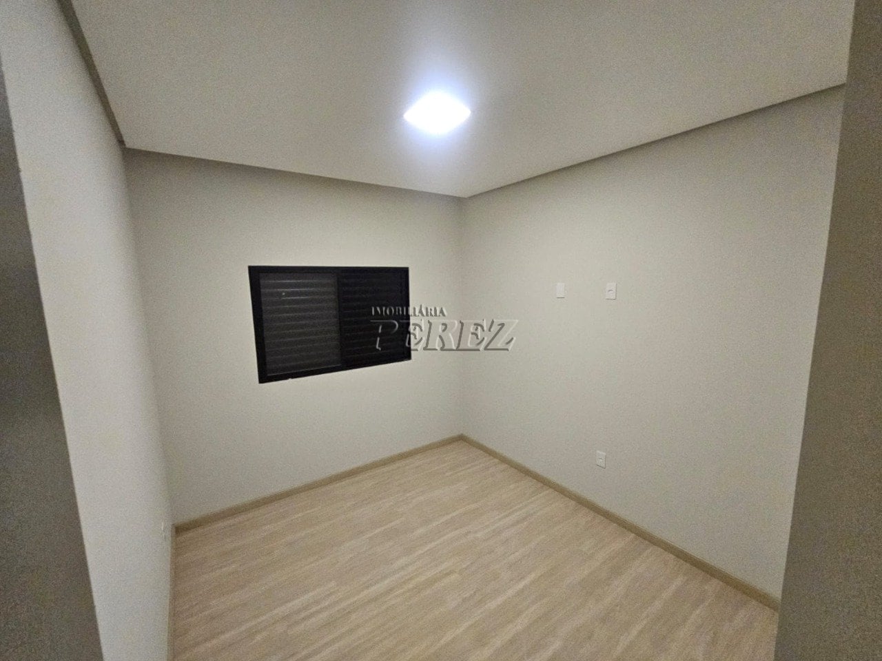 Casa assobradada na região leste de Londrina - Dom Pedro I