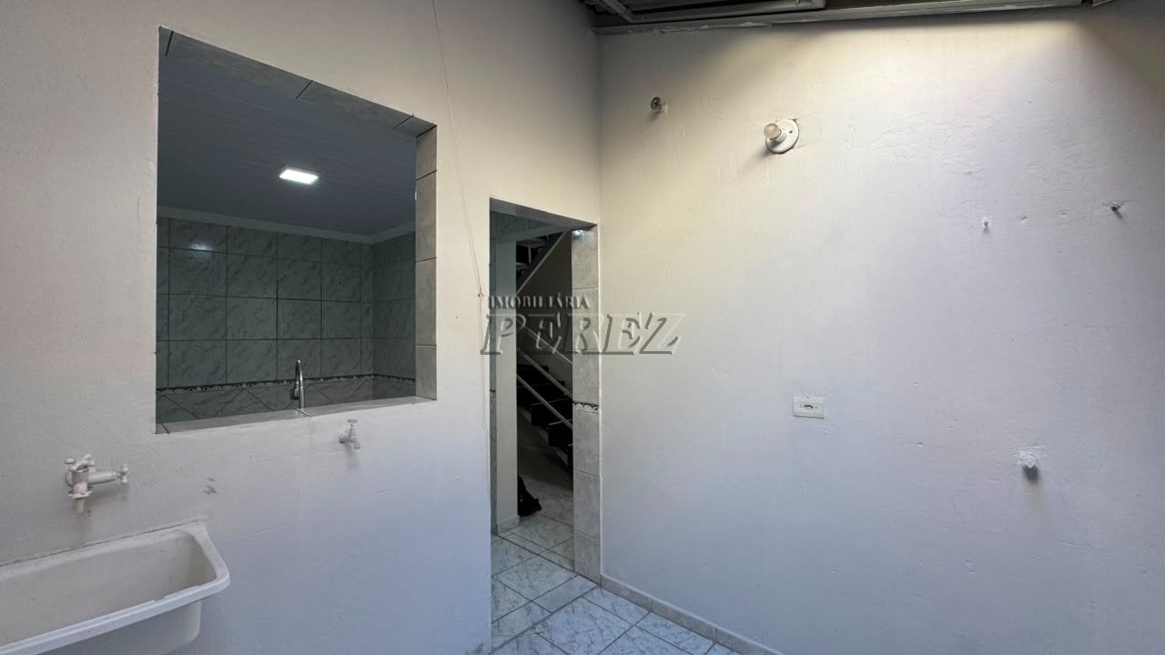 Casa em Condomínio para Locação na Região Leste de Londrina | Sobrado com 3 Quartos