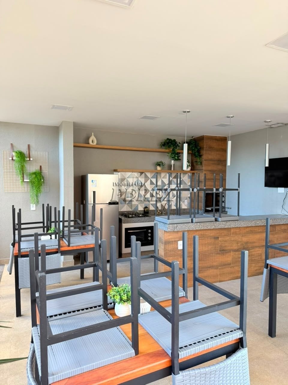 Apartamento para alugar no Edifício Morada dos Ventos, região leste de Londrina