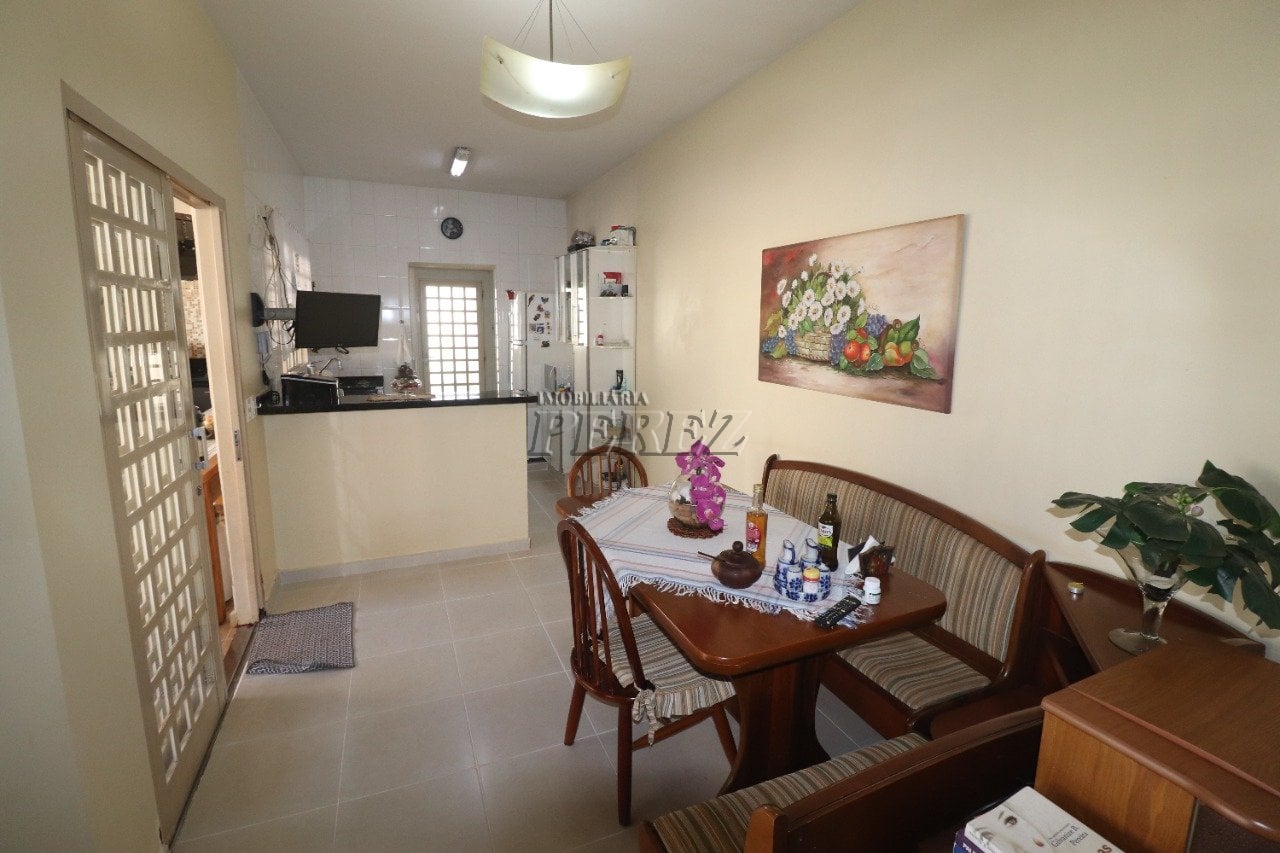 Casa à venda no Aeroporto, região leste de Londrina