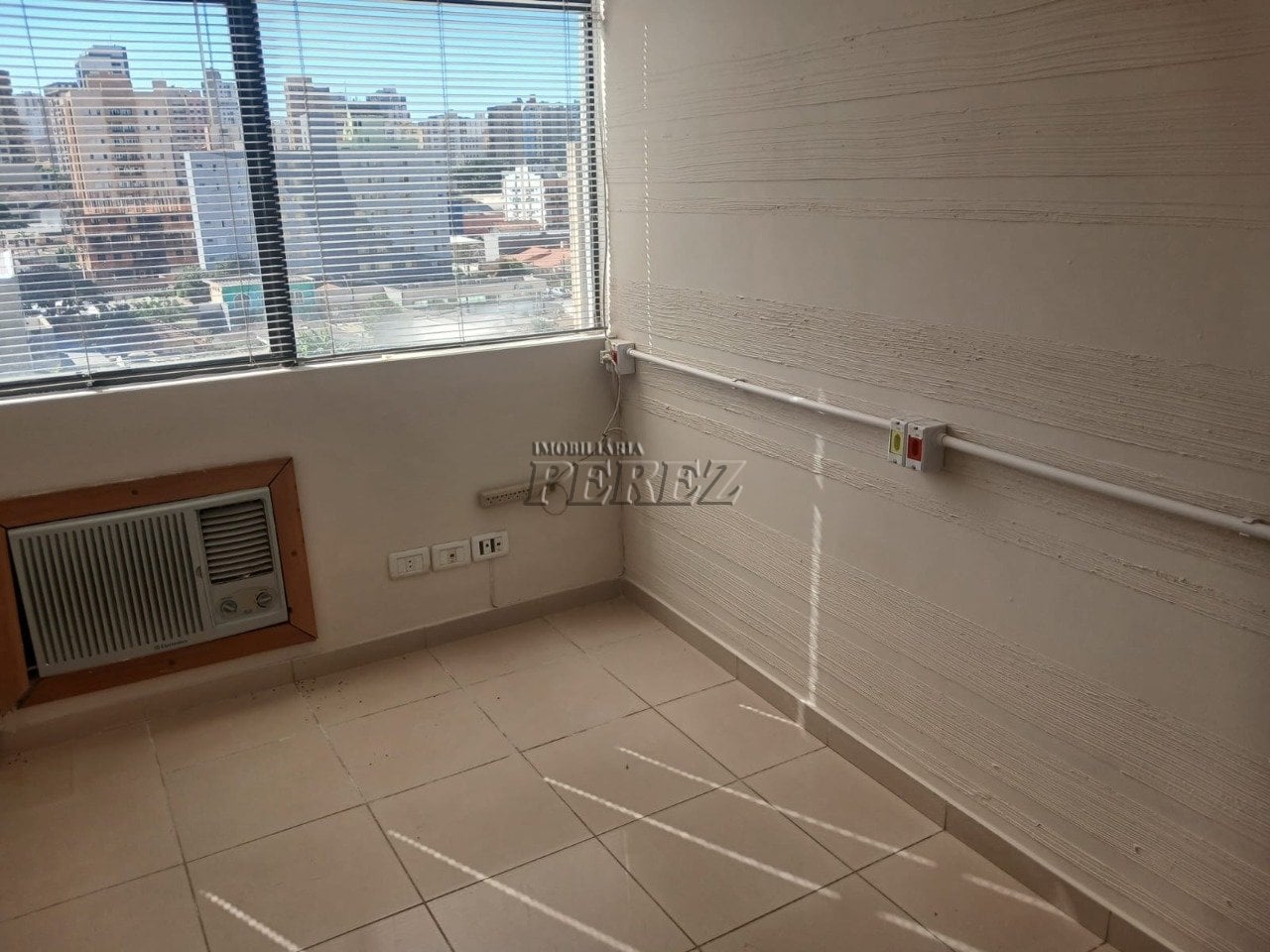 Salas comerciais à venda no Edifício Costa Verde na Av. Higienópolis - Centro de Londrina