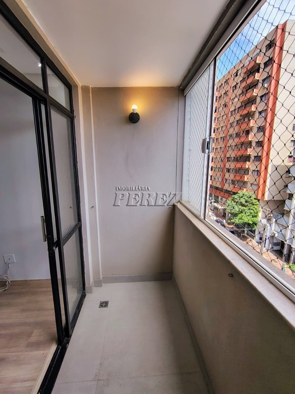 Apartamento à venda na região central de Londrina - Condomínio Regina Izabel