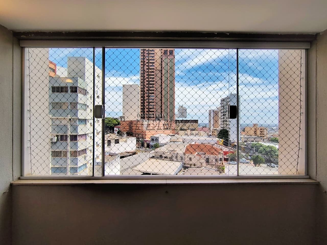 Apartamento à venda na região central de Londrina - Condomínio Regina Izabel