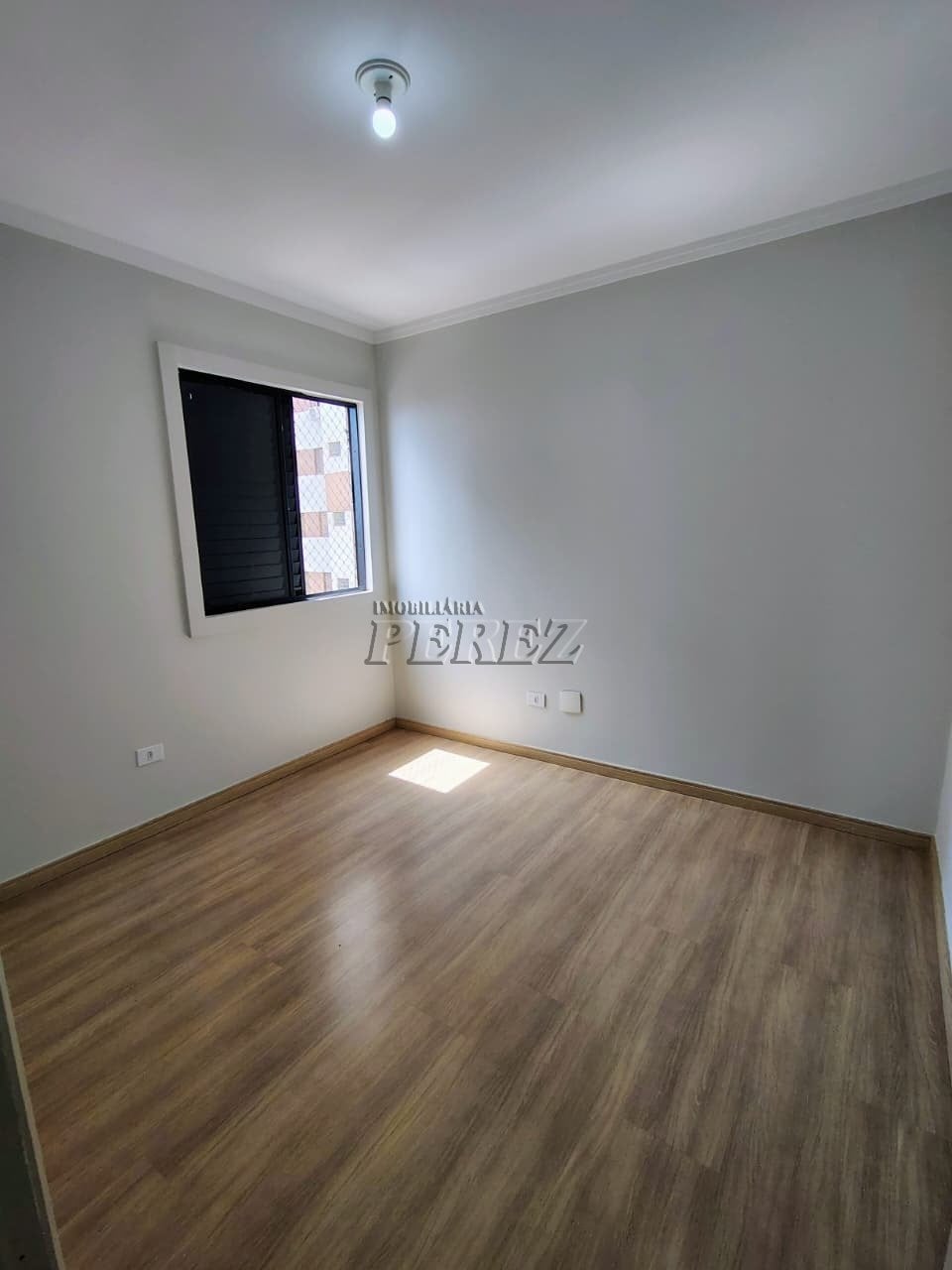 Apartamento à venda na região central de Londrina - Condomínio Regina Izabel