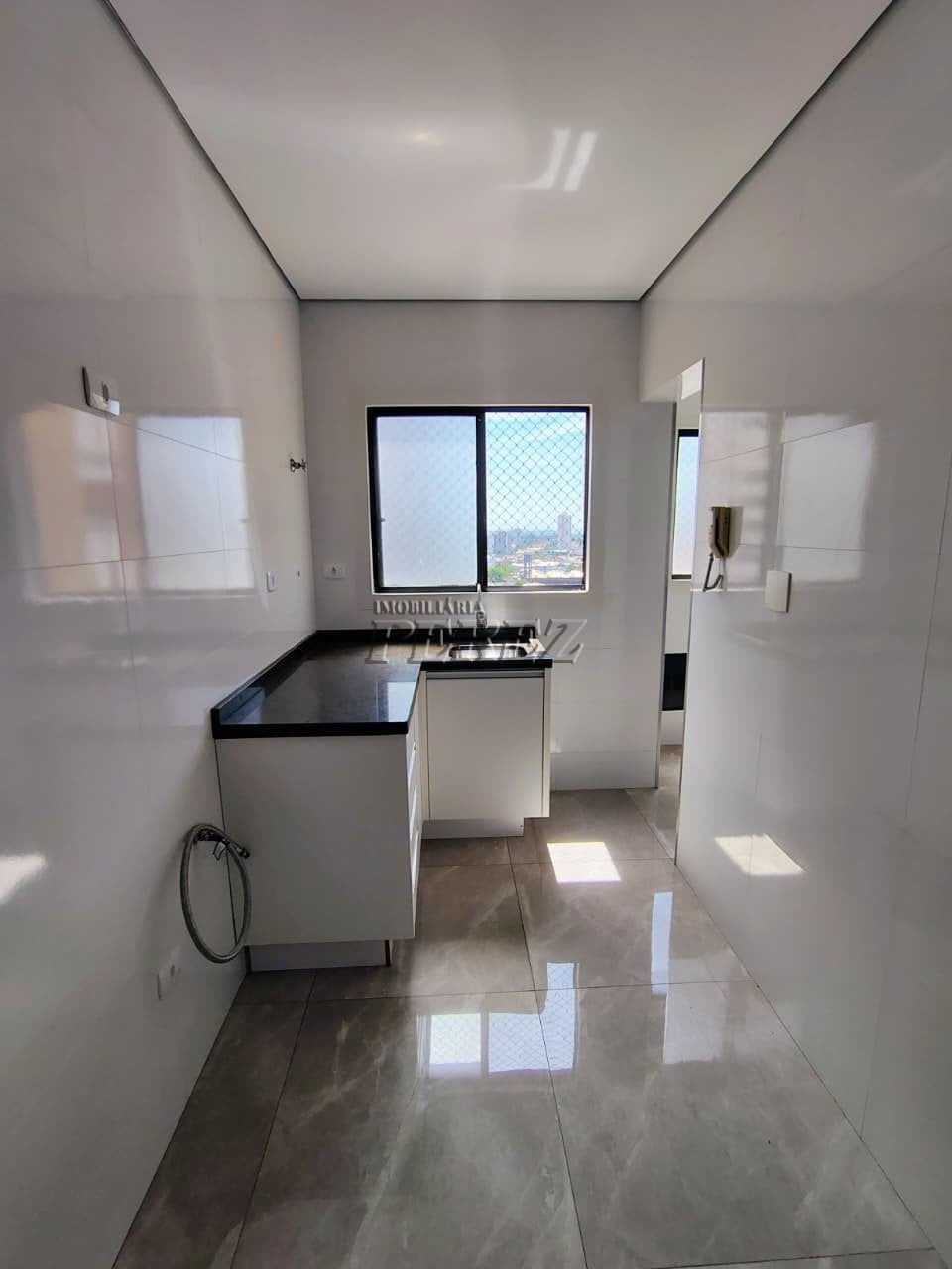 Apartamento à venda na região central de Londrina - Condomínio Regina Izabel