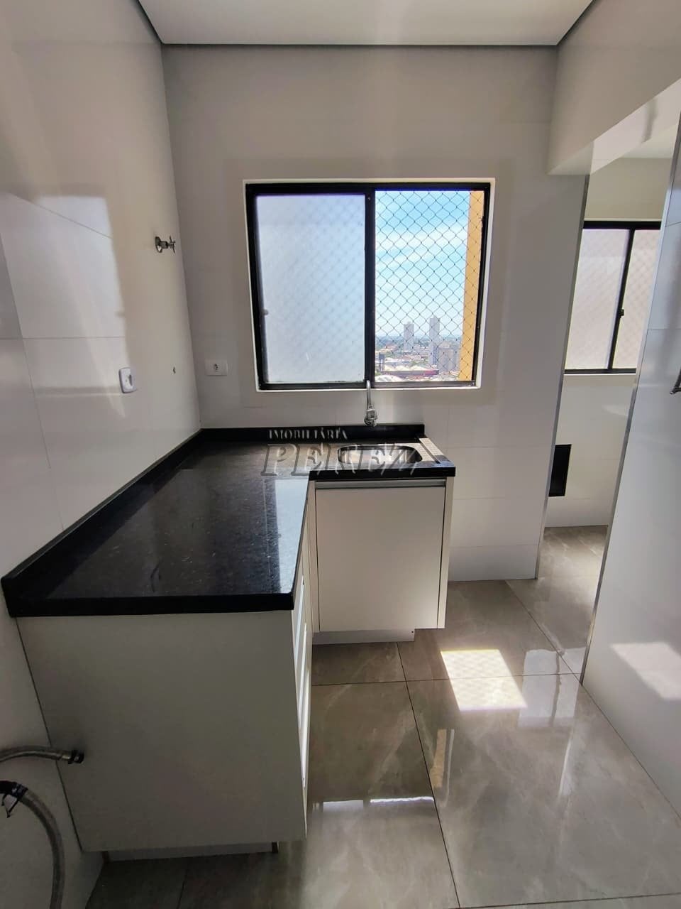 Apartamento à venda na região central de Londrina - Condomínio Regina Izabel