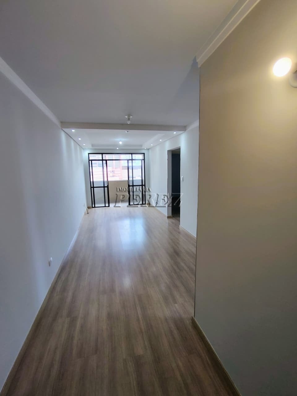 Apartamento à venda na região central de Londrina - Condomínio Regina Izabel