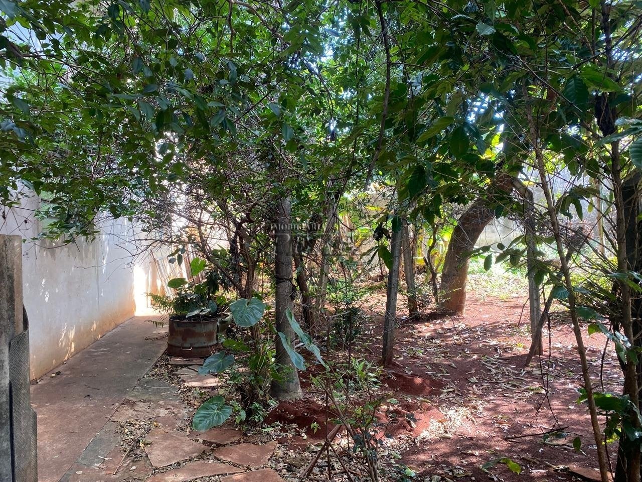 Terreno à venda no Jardim Bandeirantes, região oeste de Londrina