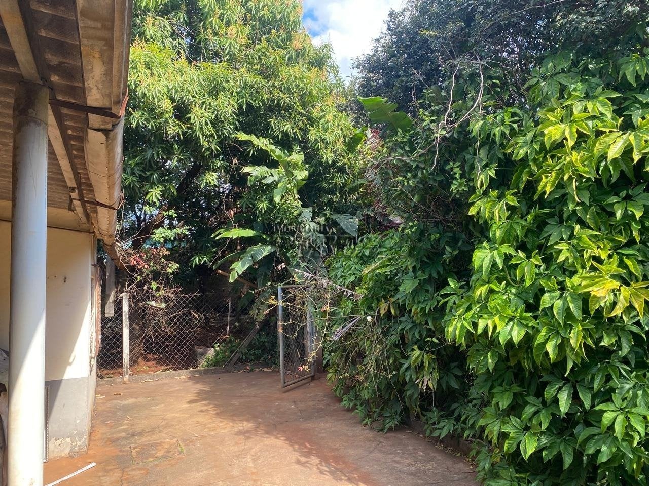 Terreno à venda no Jardim Bandeirantes, região oeste de Londrina
