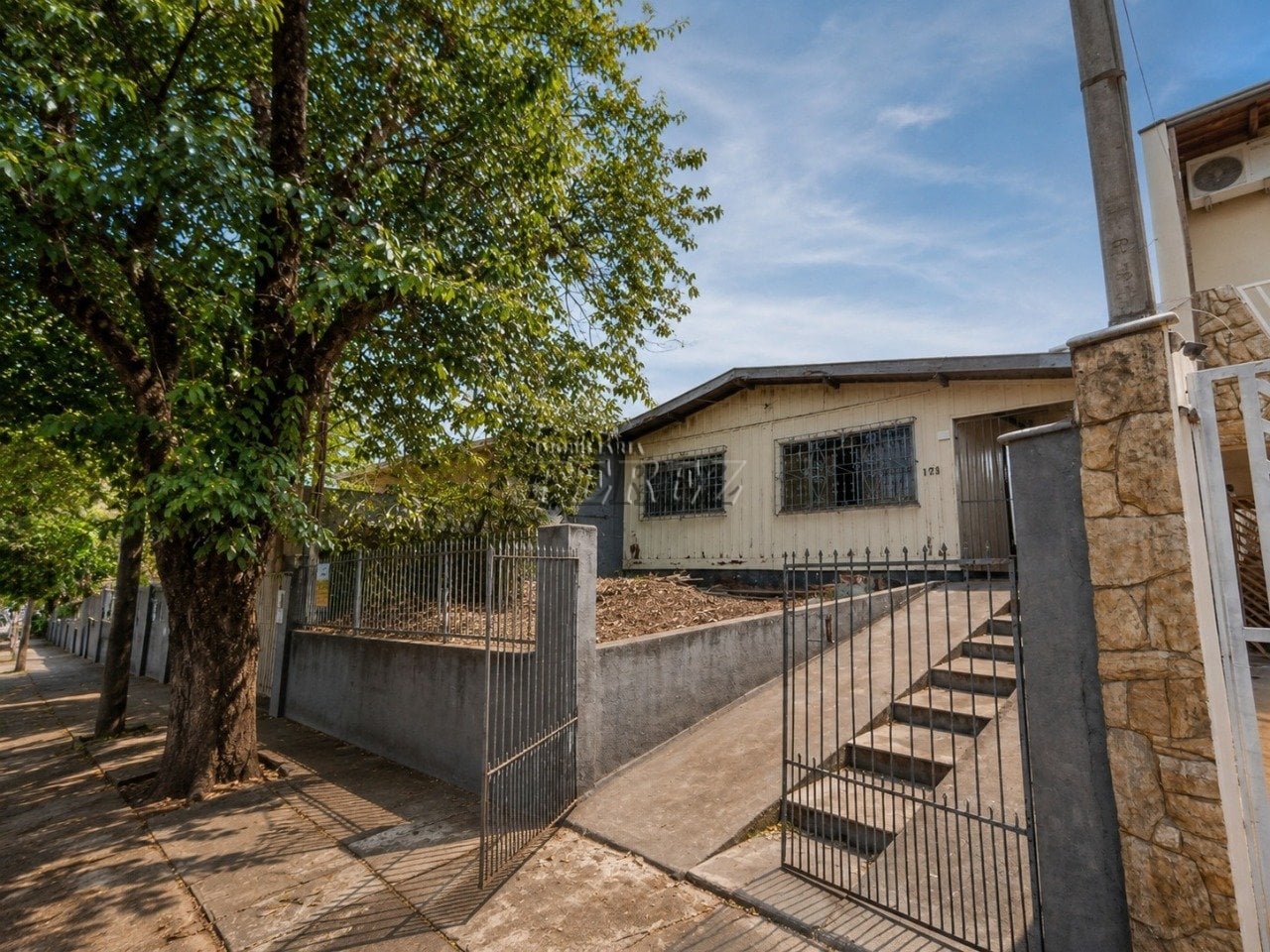 Casa para alugar no Jardim Califórnia, região leste de Londrina