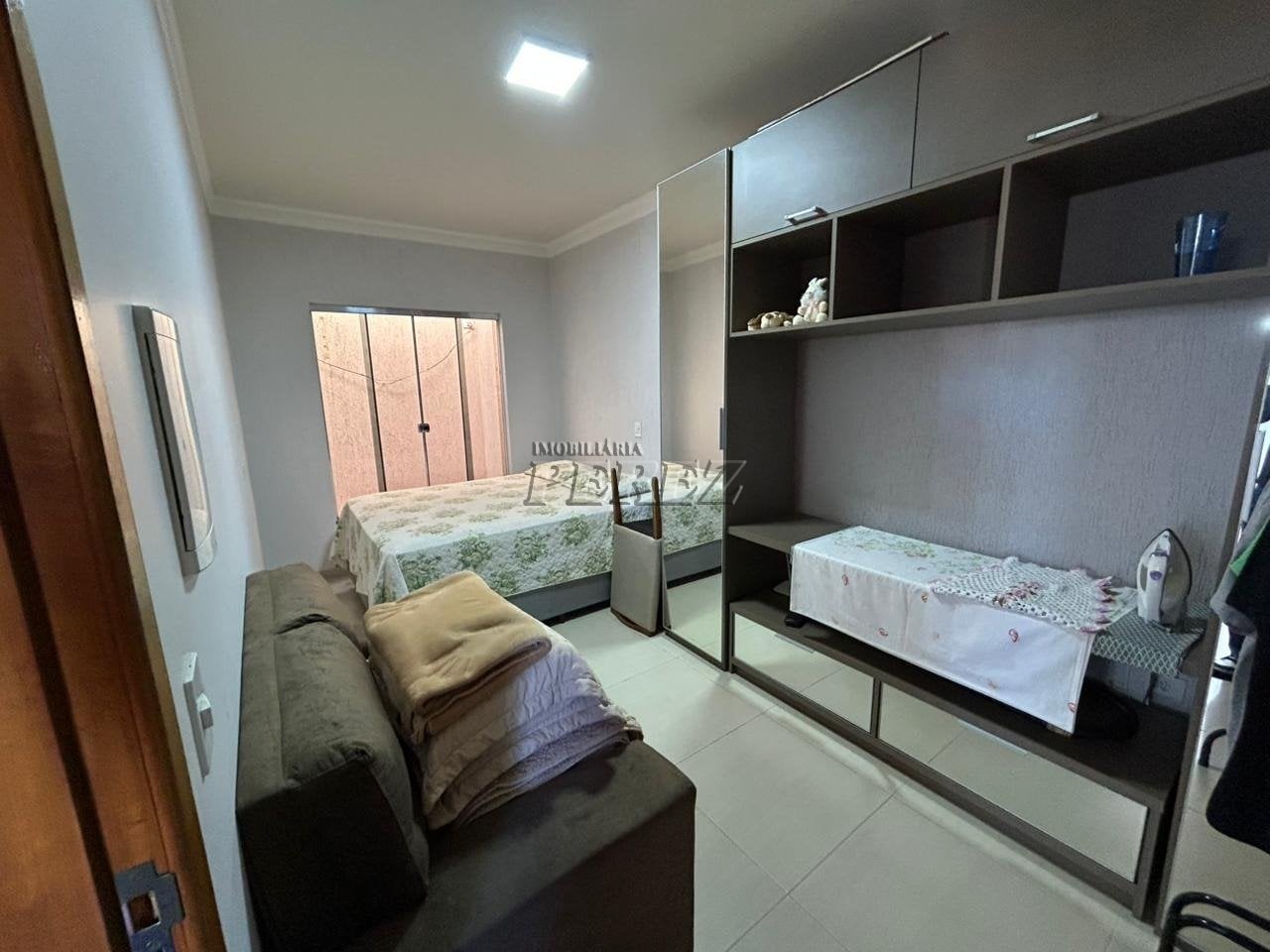 Sobrado à venda no Jardim Colúmbia, região oeste de Londrina