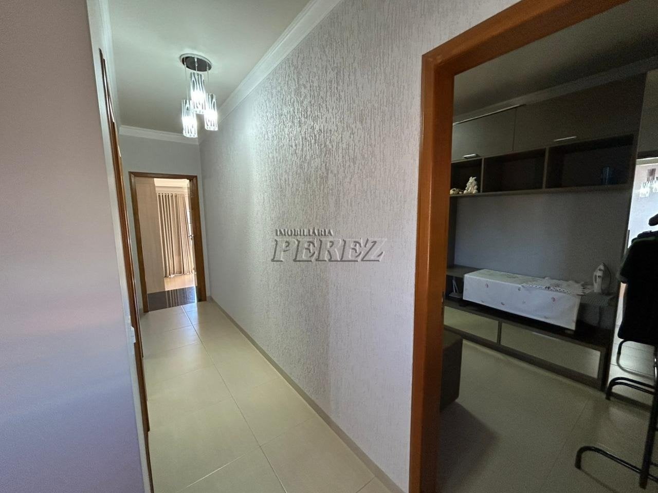 Sobrado à venda no Jardim Colúmbia, região oeste de Londrina