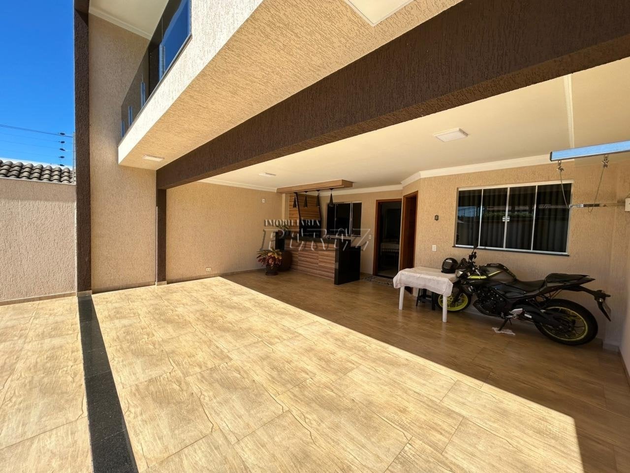Sobrado à venda no Jardim Colúmbia, região oeste de Londrina