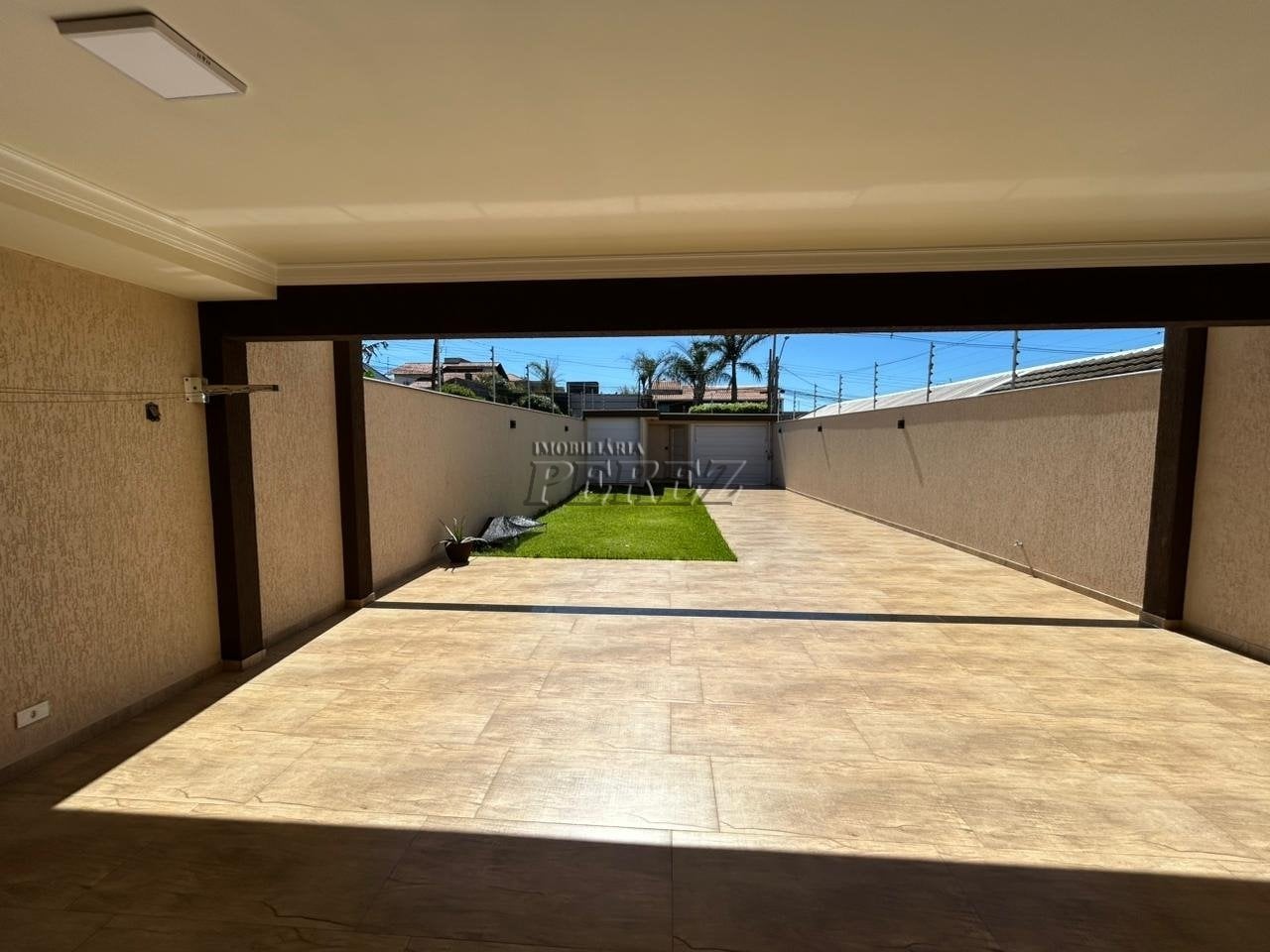 Sobrado à venda no Jardim Colúmbia, região oeste de Londrina