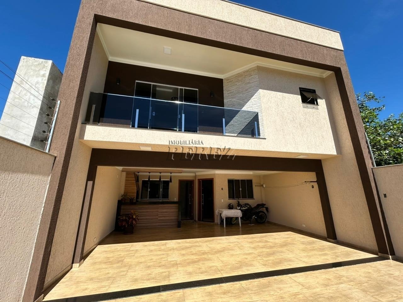 Sobrado à venda no Jardim Colúmbia, região oeste de Londrina