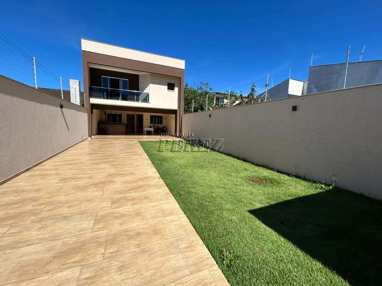 Sobrado à venda no Jardim Colúmbia, região oeste de Londrina — foto principal