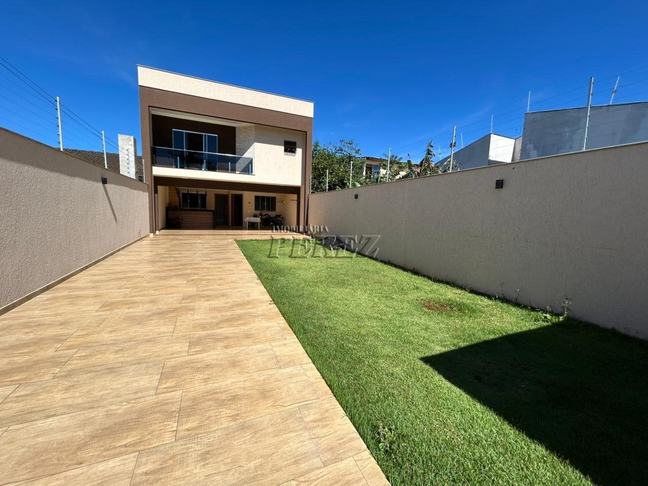 Sobrado à venda no Jardim Colúmbia, região oeste de Londrina