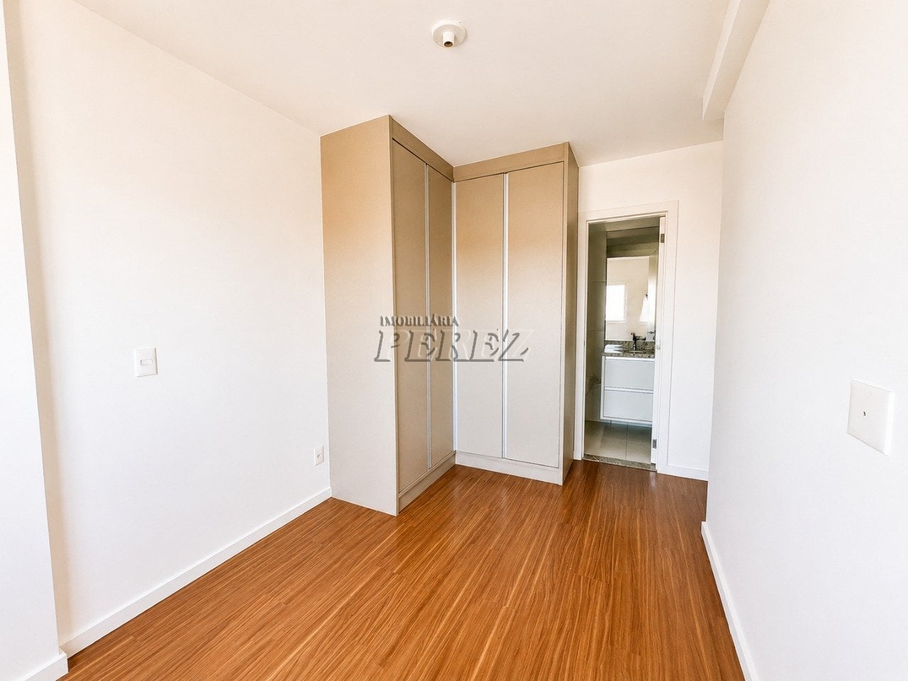 Amplo apartamento de 2 quartos no Edifício Morada Shangri-La em Londrina