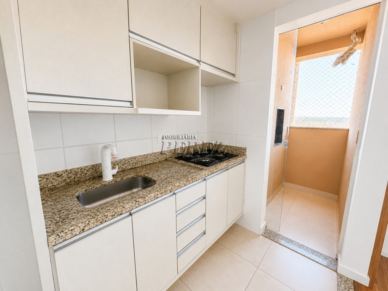 Amplo apartamento de 2 quartos no Edifício Morada Shangri-La em Londrina