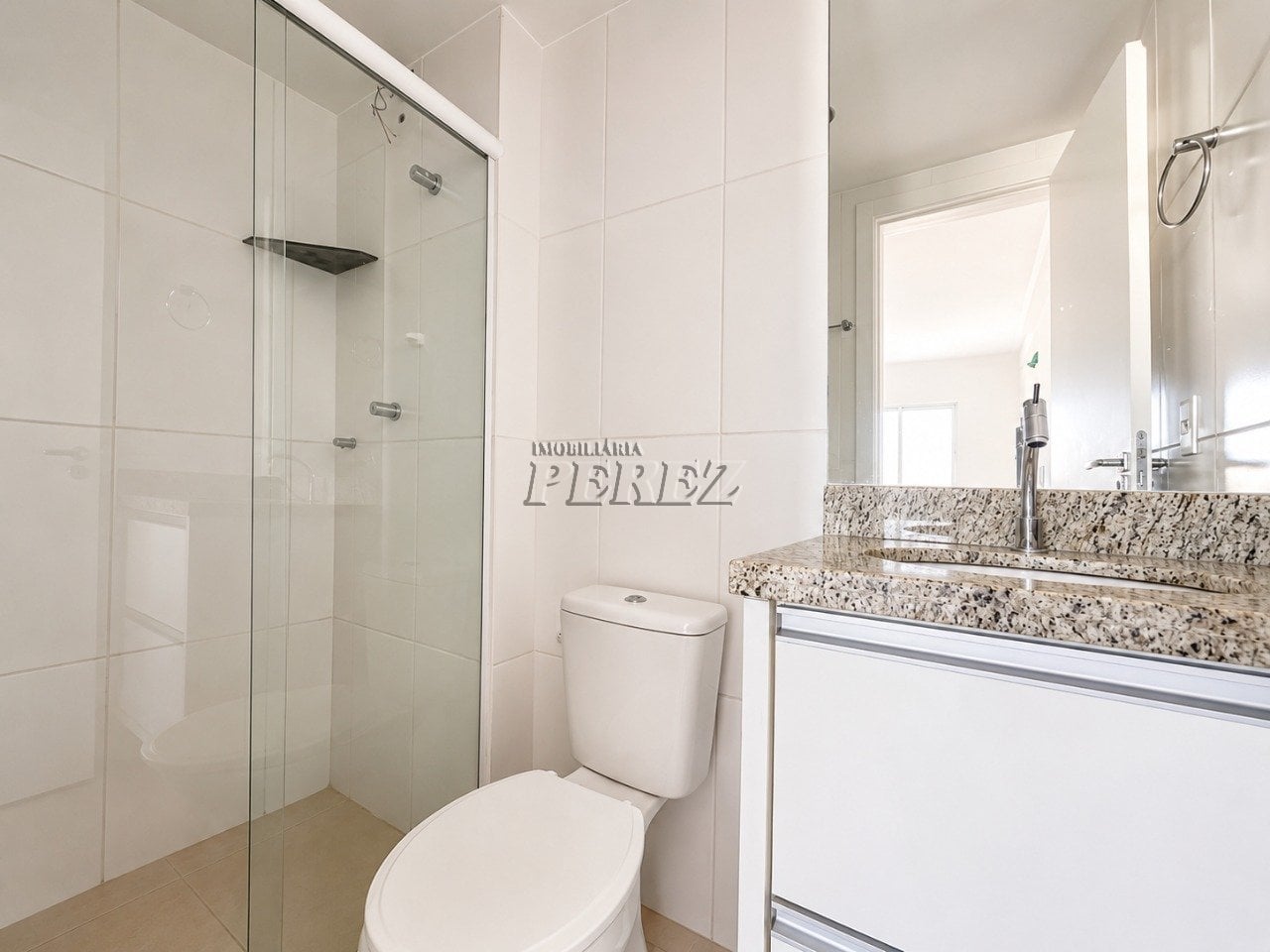 Amplo apartamento de 2 quartos no Edifício Morada Shangri-La em Londrina