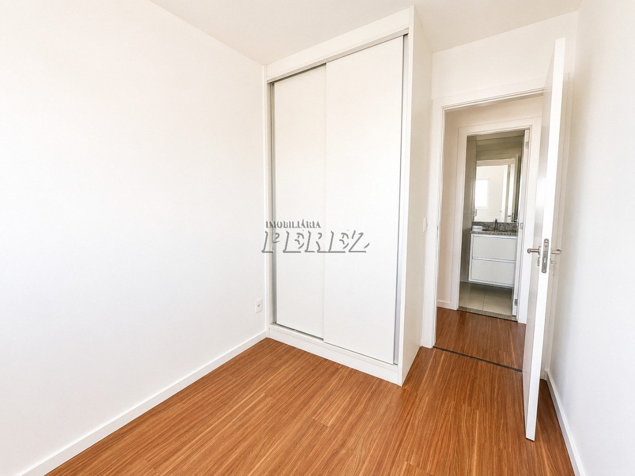 Amplo apartamento de 2 quartos no Edifício Morada Shangri-La em Londrina