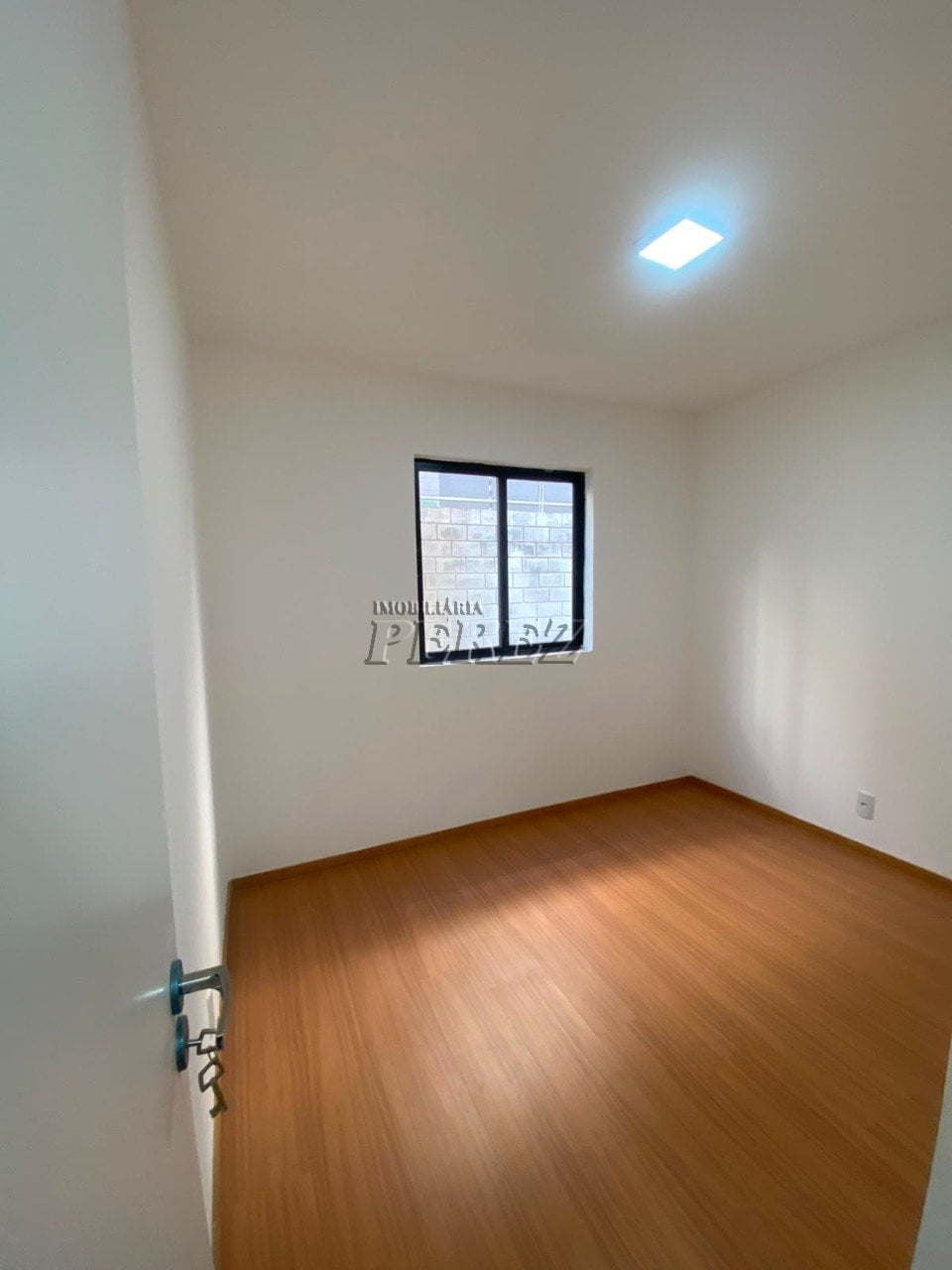 Apartamento à venda no Residencial Évora na região norte de Londrina