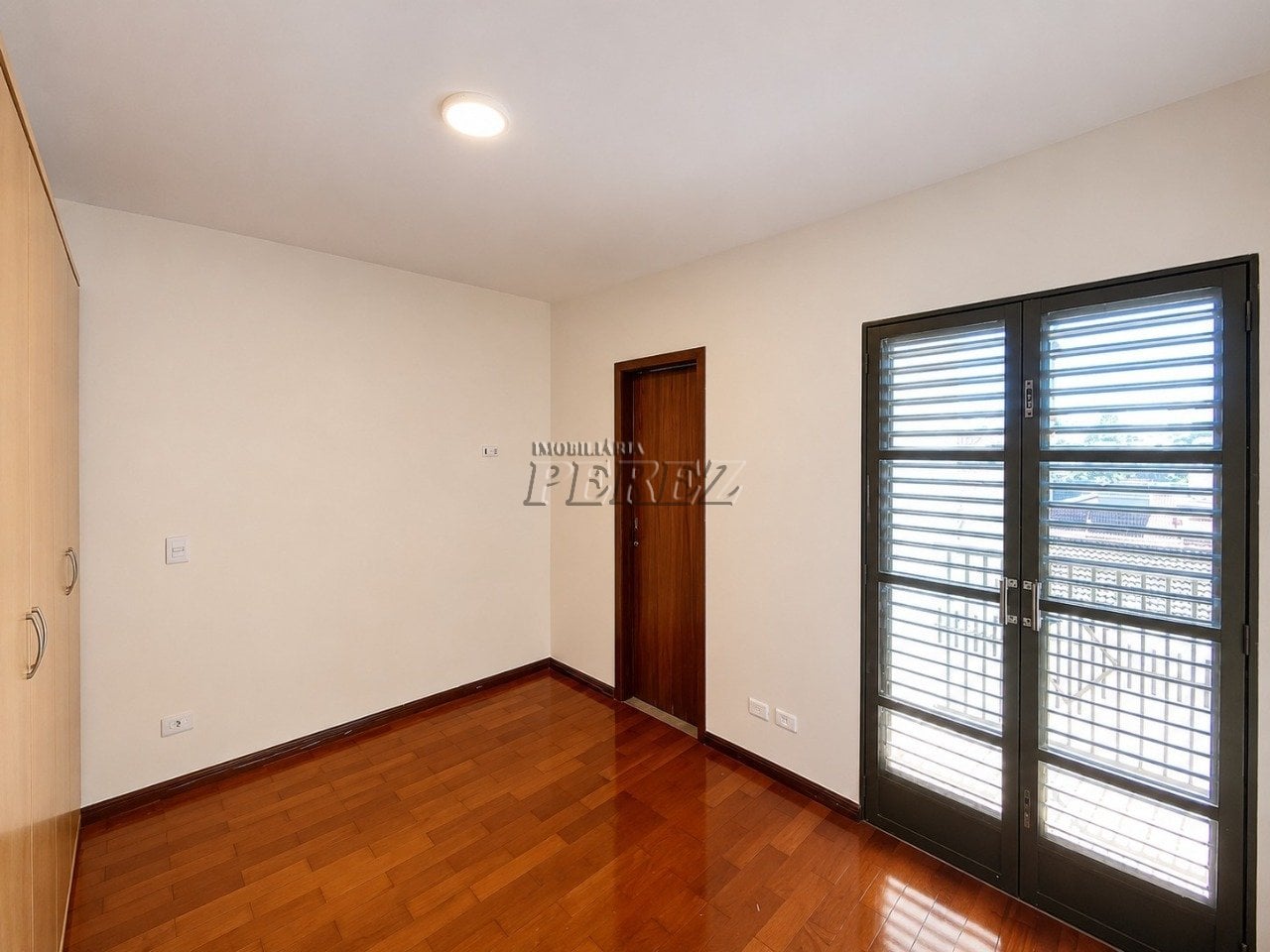 Casa à venda no Jardim Universitário, região oeste de Londrina