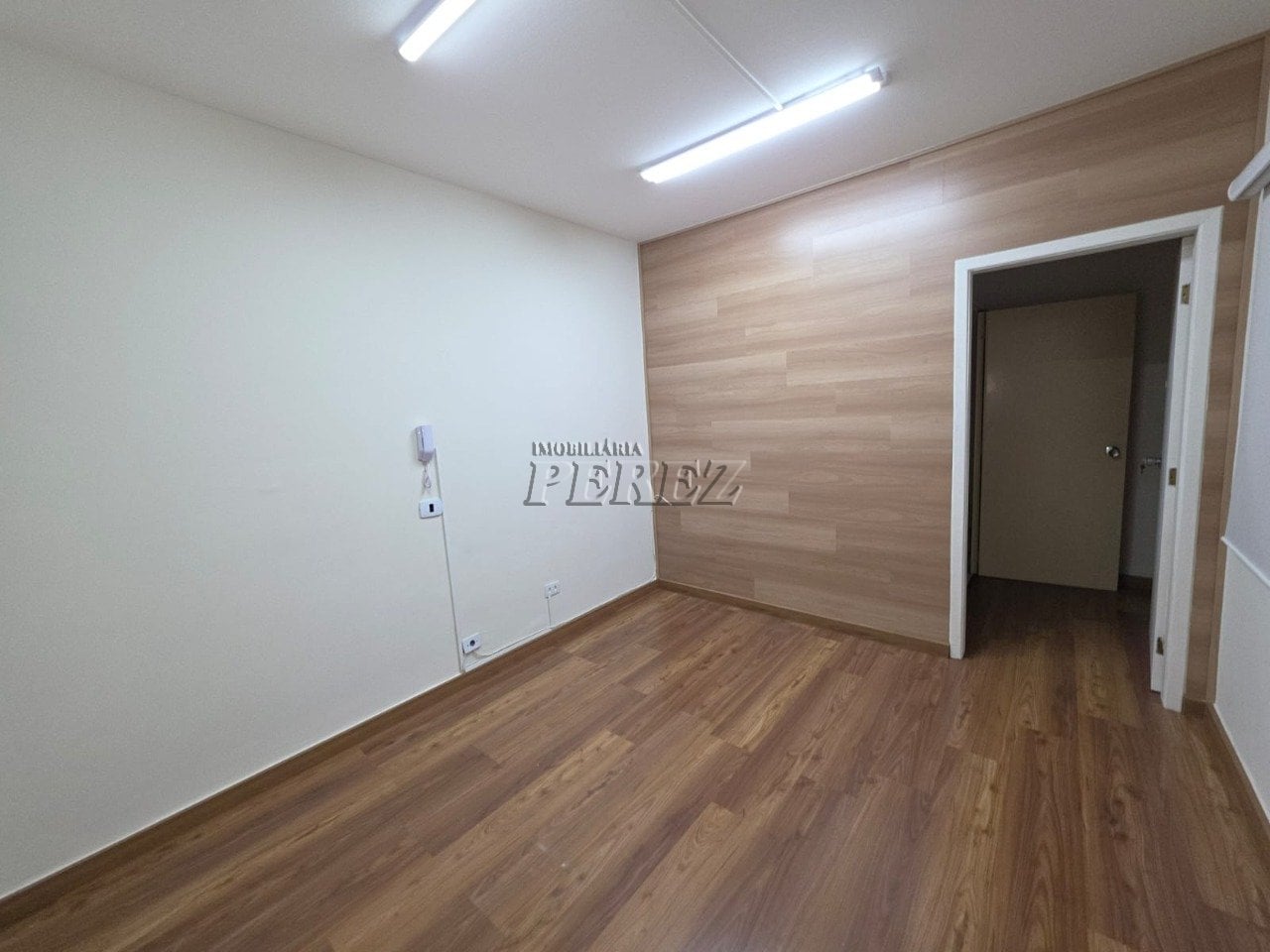 Sala comercial para alugar no Edifício Meton, no Calçadão de Londrina