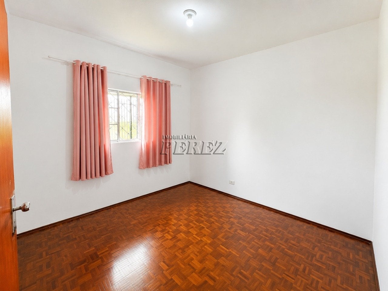 Casa para Locação com 3 Casas Independentes na Zona Leste de Londrina