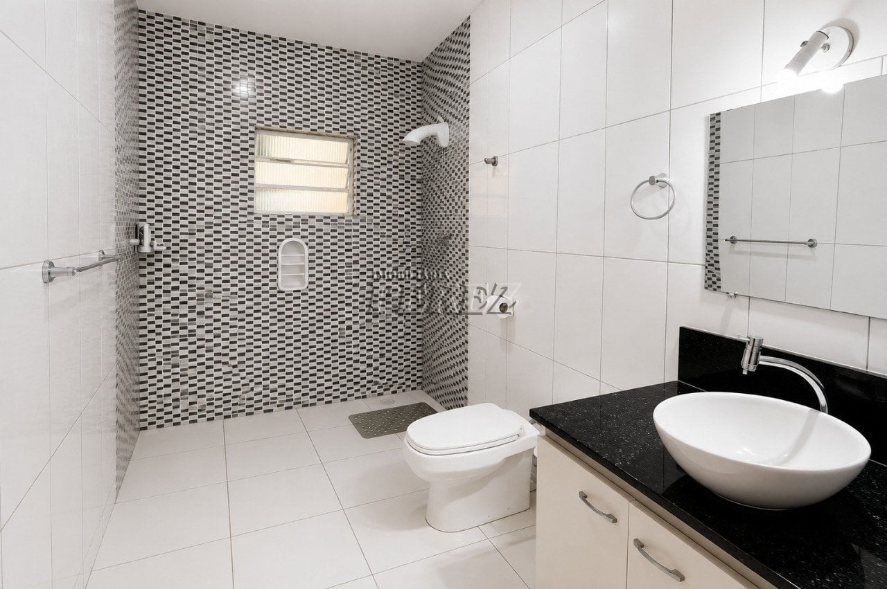 Casa para Locação com 3 Casas Independentes na Zona Leste de Londrina