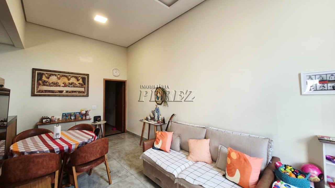 Casa à venda no Jardim Santa Mônica, região norte de Londrina