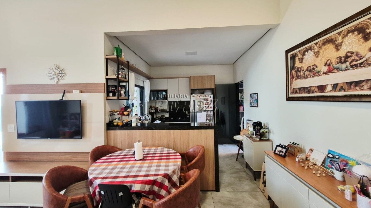 Casa à venda no Jardim Santa Mônica, região norte de Londrina