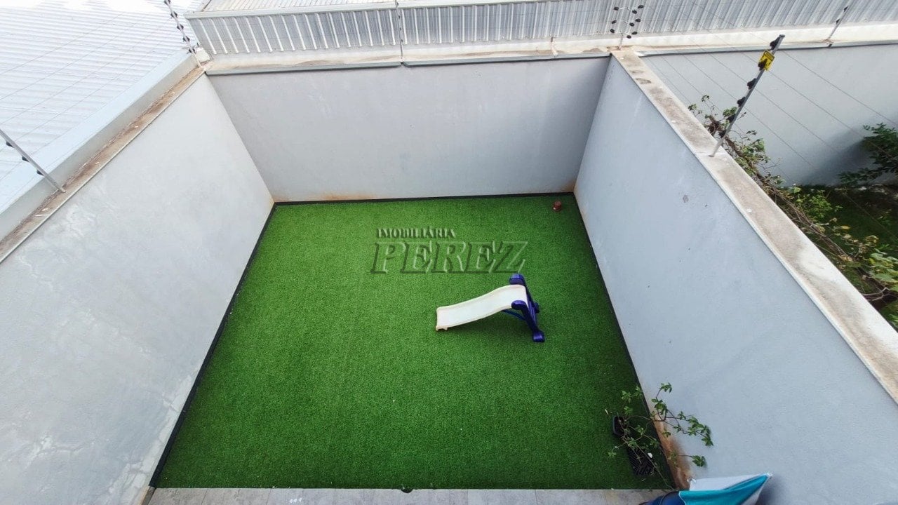 Casa à venda no Jardim Santa Mônica, região norte de Londrina