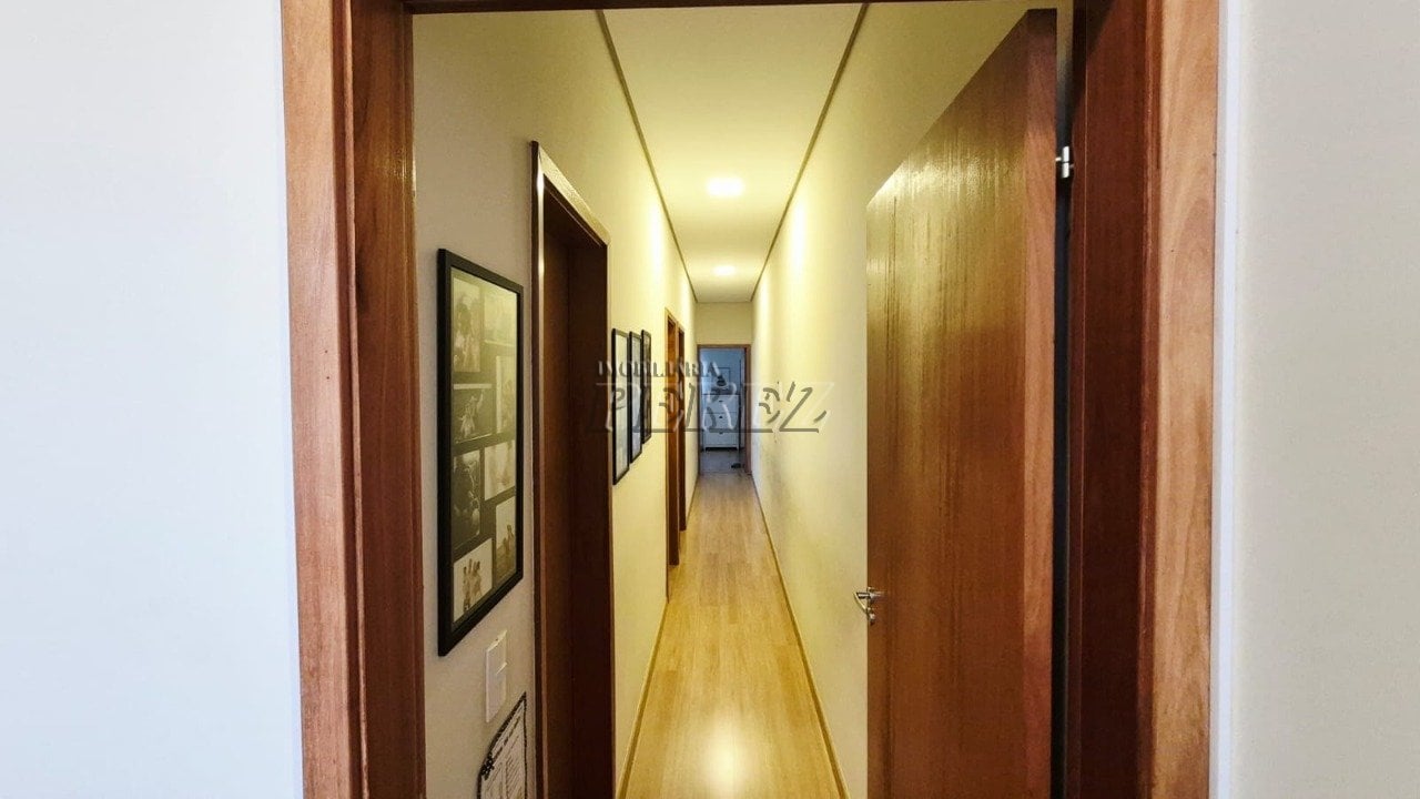 Casa à venda no Jardim Santa Mônica, região norte de Londrina