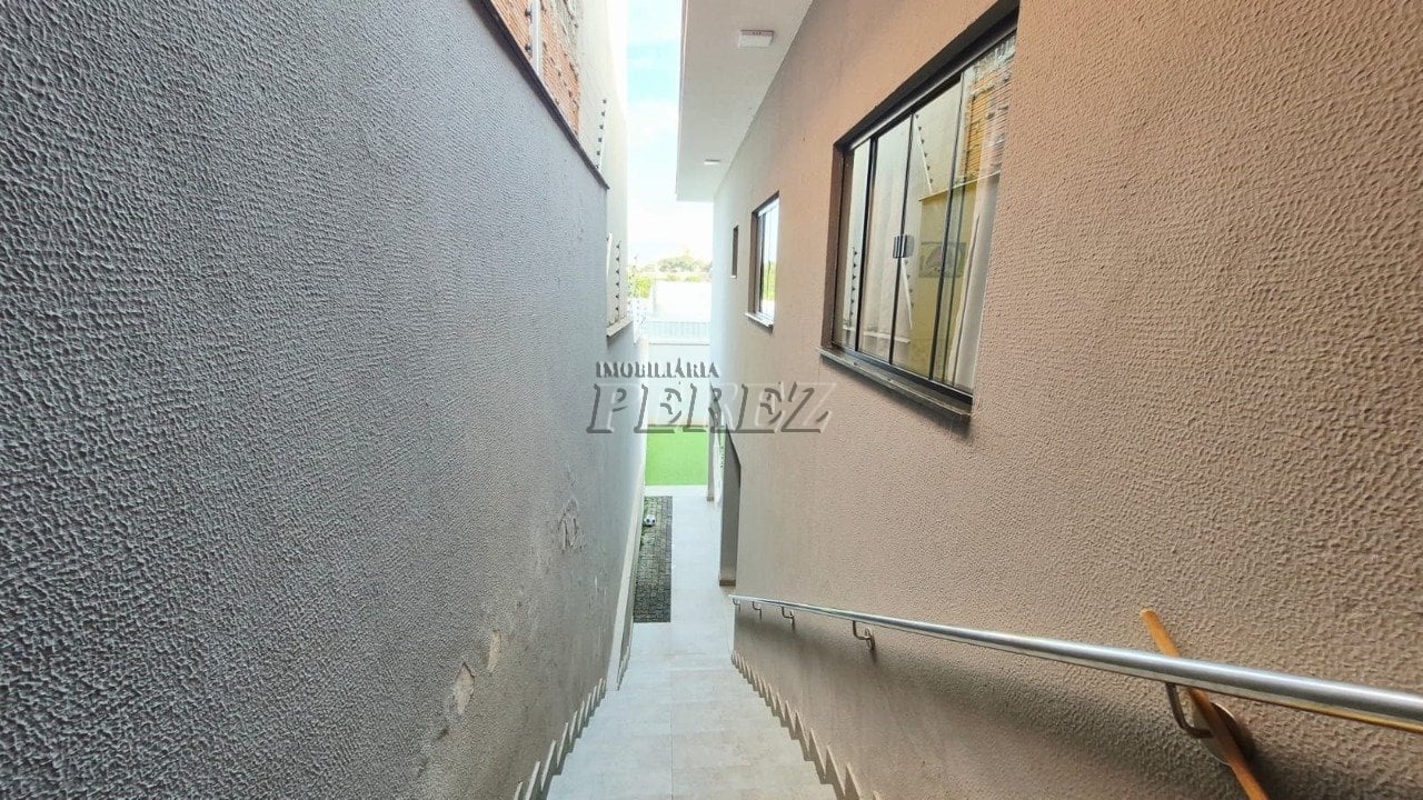 Casa à venda no Jardim Santa Mônica, região norte de Londrina