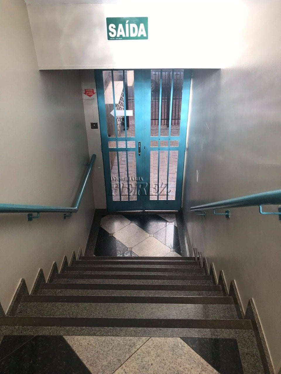 Sala comercial à venda no Centro Profissional na região central de Londrina