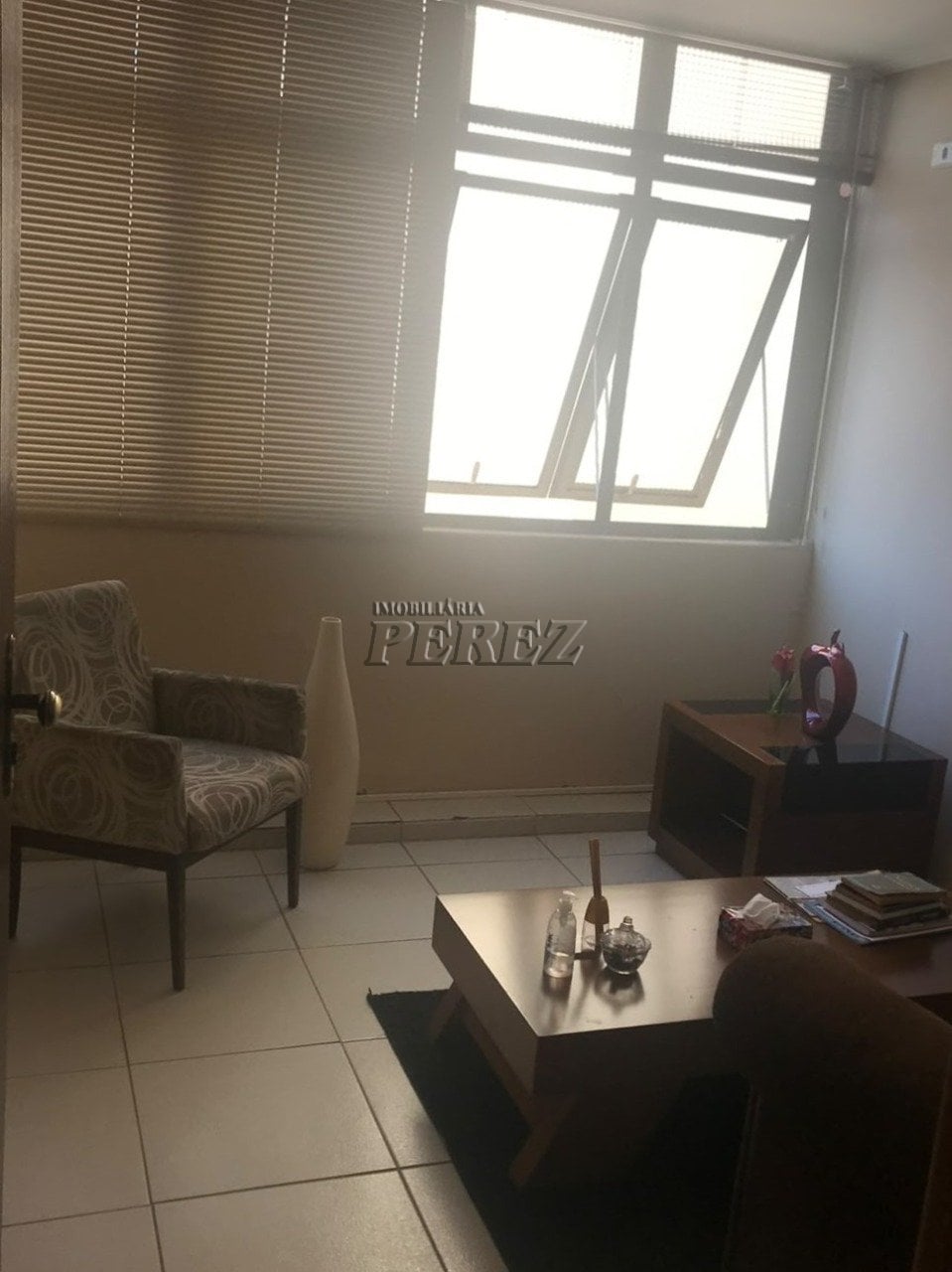 Sala comercial à venda no Centro Profissional na região central de Londrina
