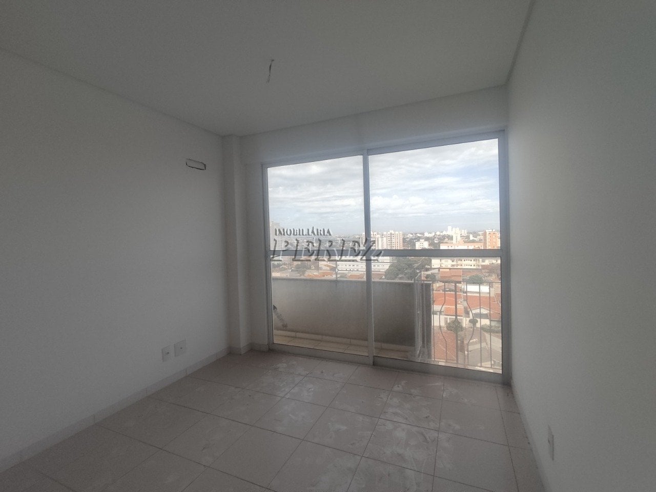 Apartamento à venda no Condomínio Jardim de Ester - Centro de Londrina