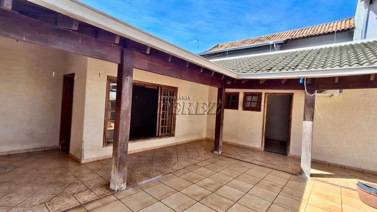 Casa e terreno à venda no Jardim Oriente, região oeste de Londrina