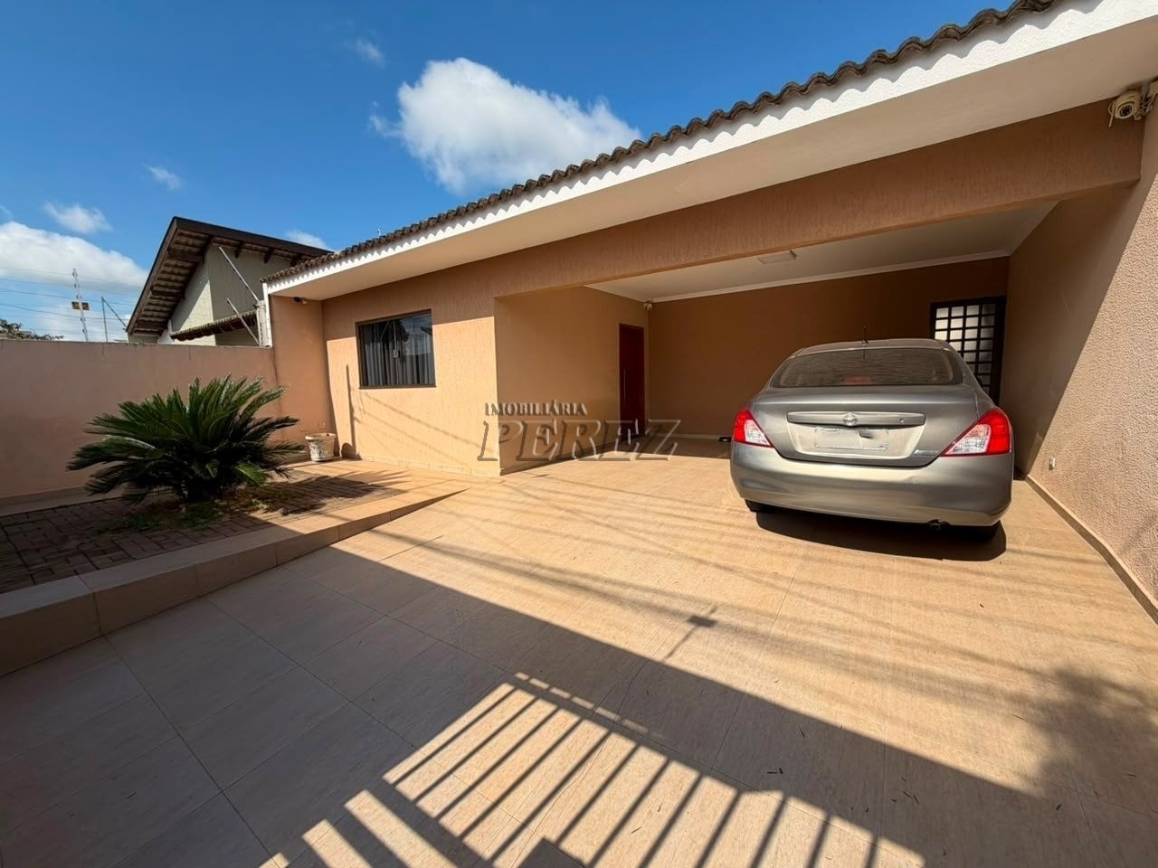 Casa à venda no Jardim Pérola, região leste de Londrina.