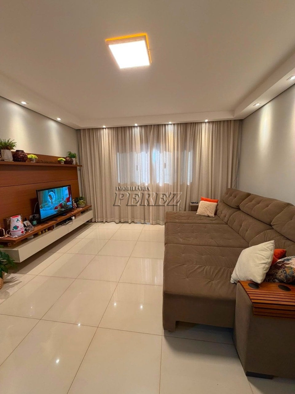 Casa à venda no Jardim Pérola, região leste de Londrina.