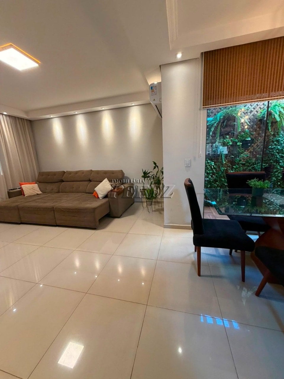 Casa à venda no Jardim Pérola, região leste de Londrina.