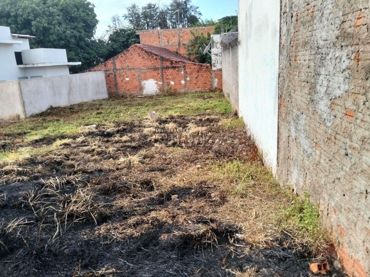 Terreno à venda na região leste de Londrina - Jardim Guararapes