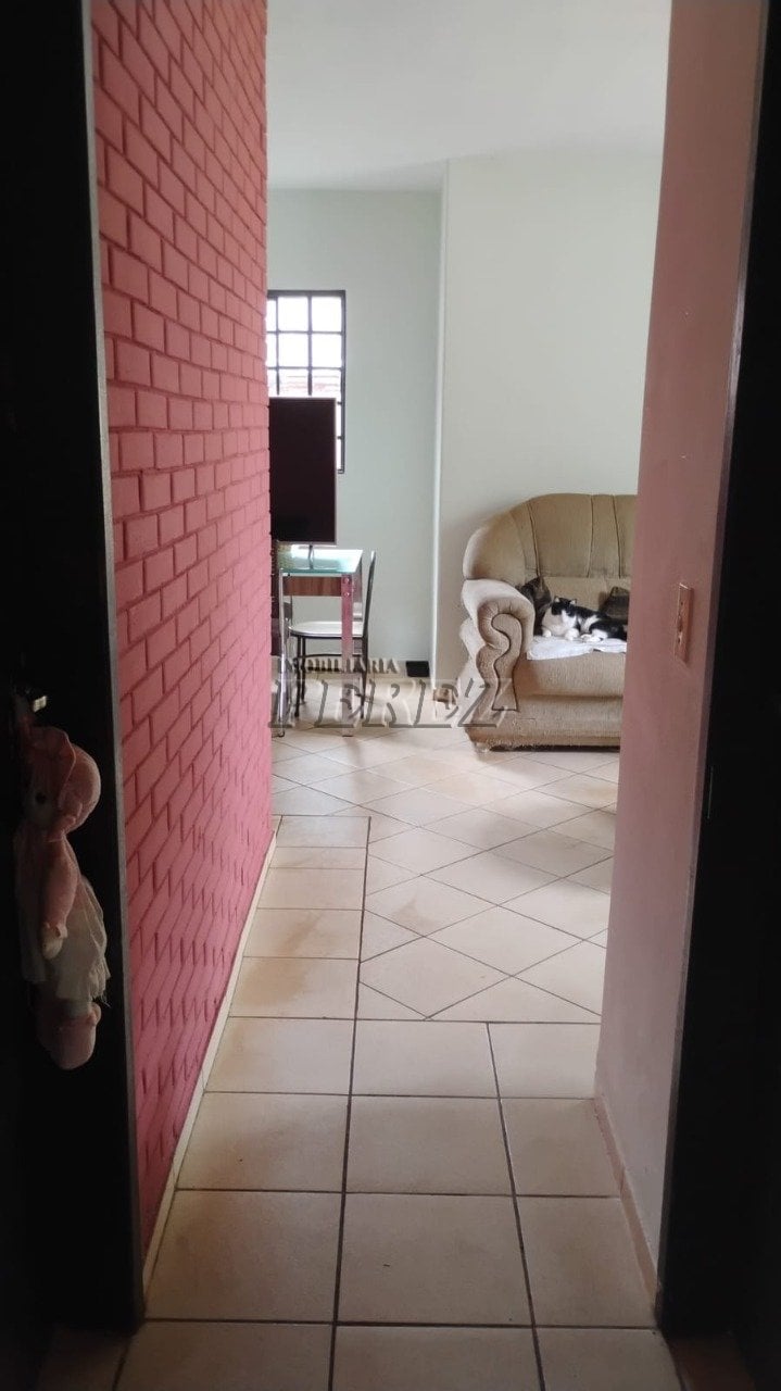 Casa à venda no Jardim Guararapes, região leste de Londrina